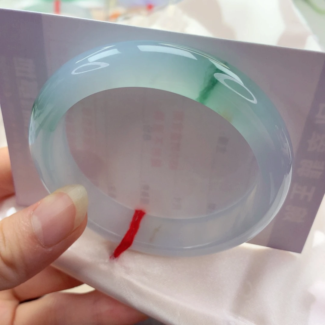 未镶嵌手镯翡翠 5657，冰胶起光，无纹裂，小小