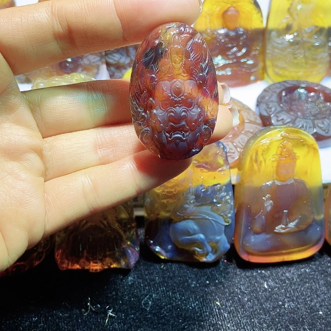 琥珀颈饰未镶嵌黄财神