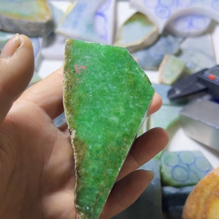 颈饰未镶嵌翡翠江*