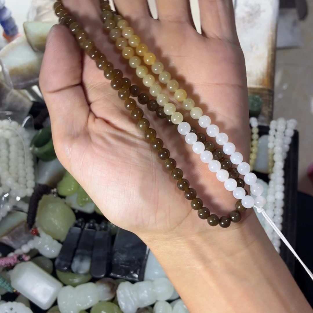 雪***飘和田玉未镶嵌颈饰