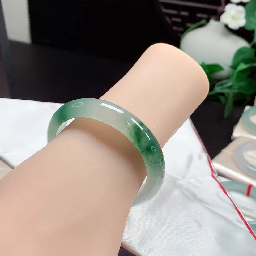 【闪购商品】未镶嵌手镯（贵妃镯）翡翠天然a货翡翠