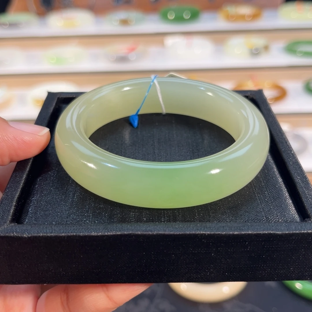 和田玉未镶嵌手镯高冰晴翠轮胎