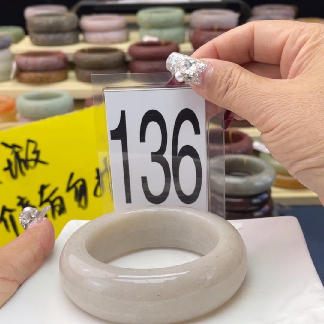 【闪购商品】石英质玉手镯未镶嵌