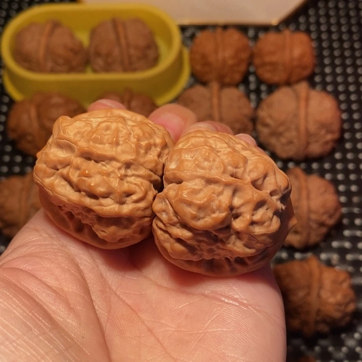 文玩核桃把件八腿肌肉蛙