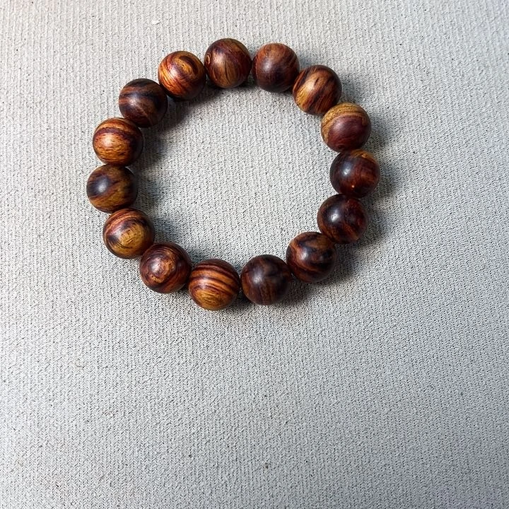 木质班*任海黄手串一条