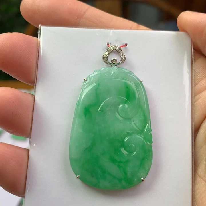 翡翠18K金镶嵌颈饰翡翠吊坠