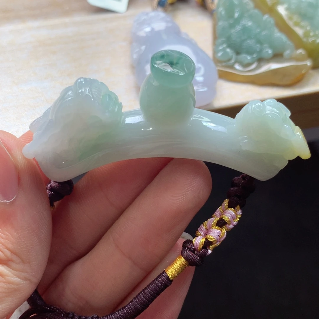 翡翠未镶嵌颈饰吊坠