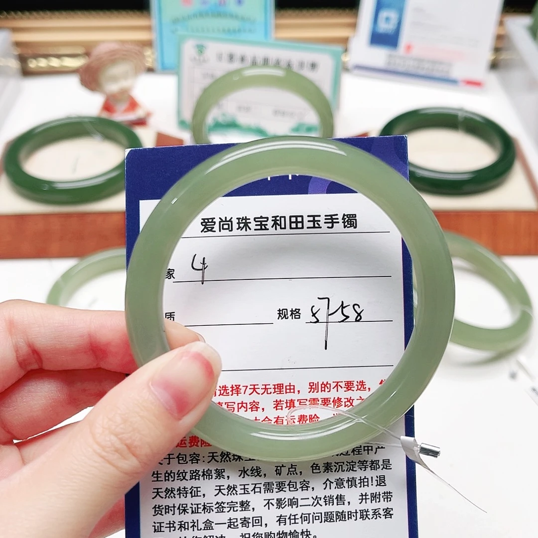 和田玉未镶嵌手镯