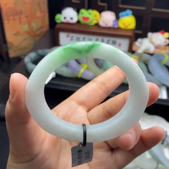 定制翡翠未镶嵌白底辣绿50-55贵-15