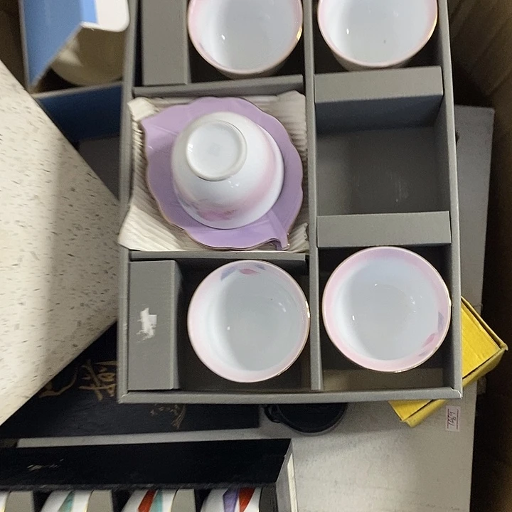 紫砂茶盘杯子和酒等多种形式在此举行