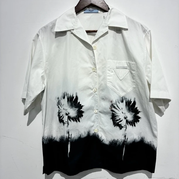 99新 Prada/普拉达 Prada普拉达倒三角标短袖衬衫  尺码：38