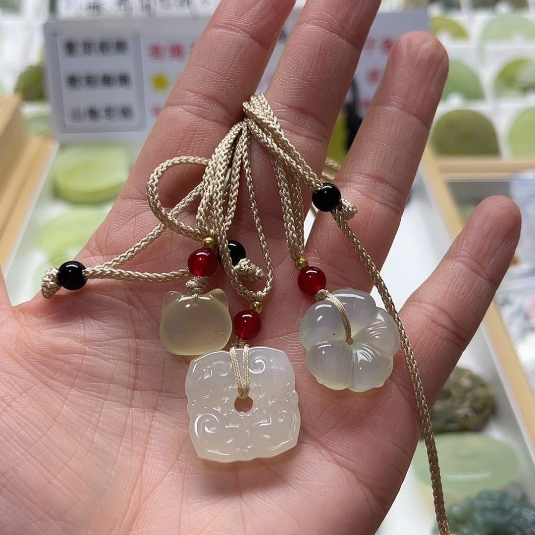 未镶嵌蛇纹石玉颈饰