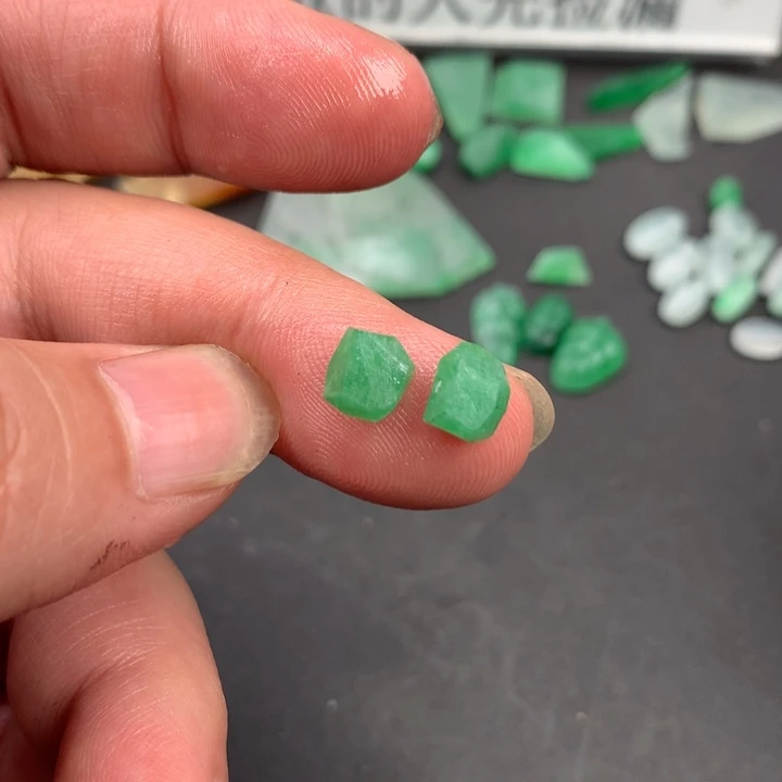 定制翡翠未镶嵌材料定制