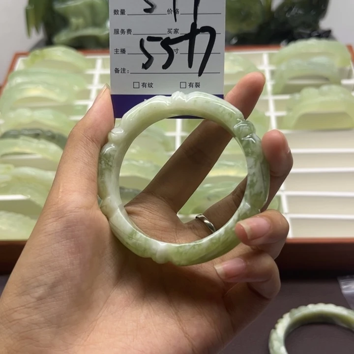 蛇纹石玉未镶嵌手镯