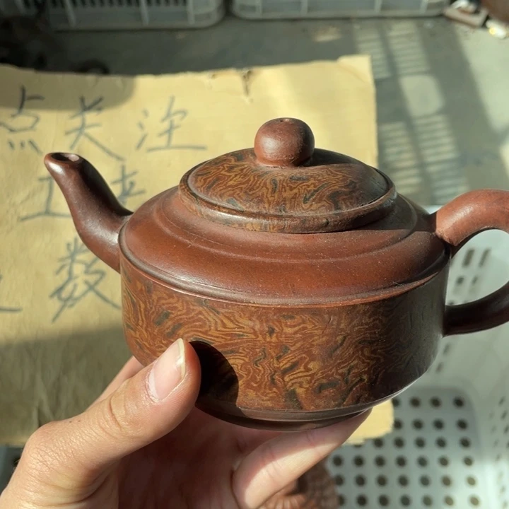 老厂紫砂壶一件。