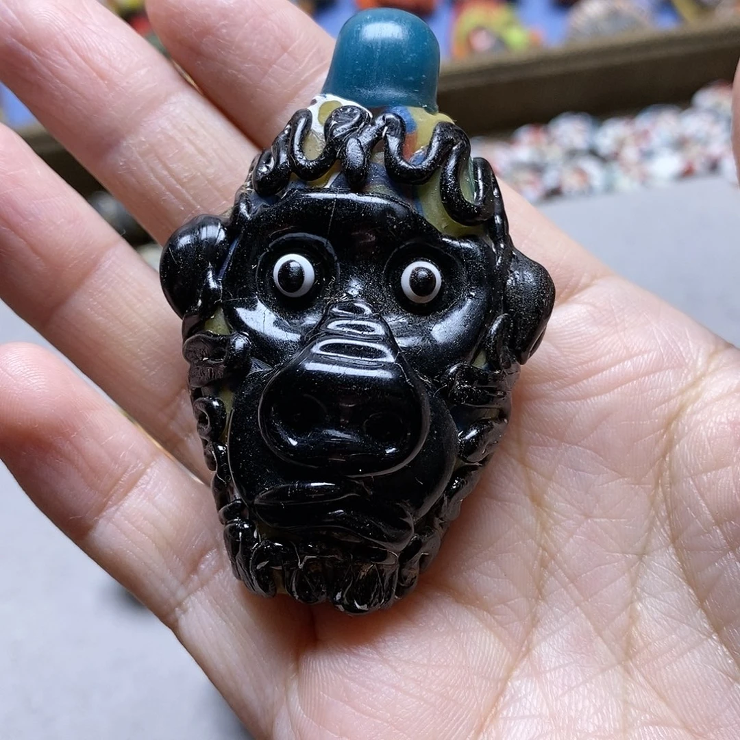 琉璃颈饰黑色猩猩