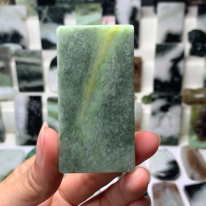 独山玉未镶嵌颈饰