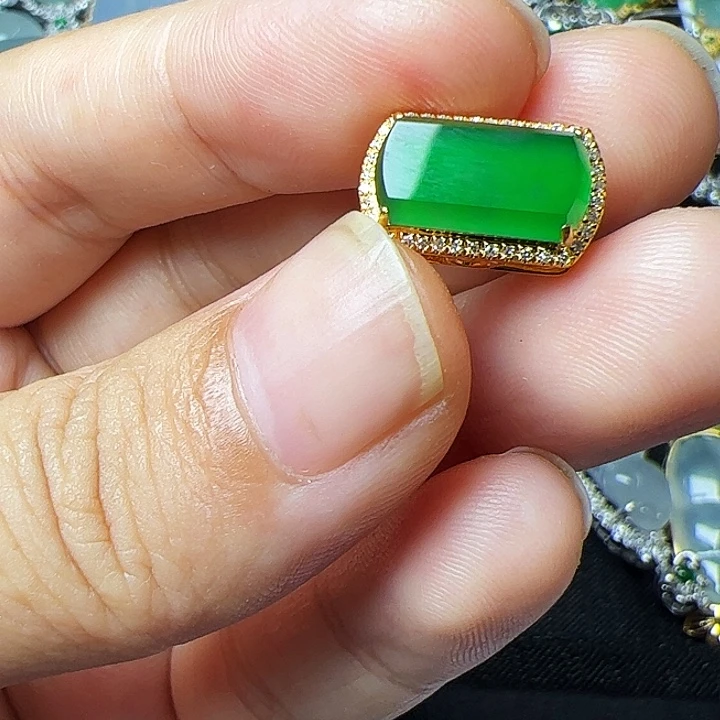 翡翠18K金镶嵌吊坠(不含链)