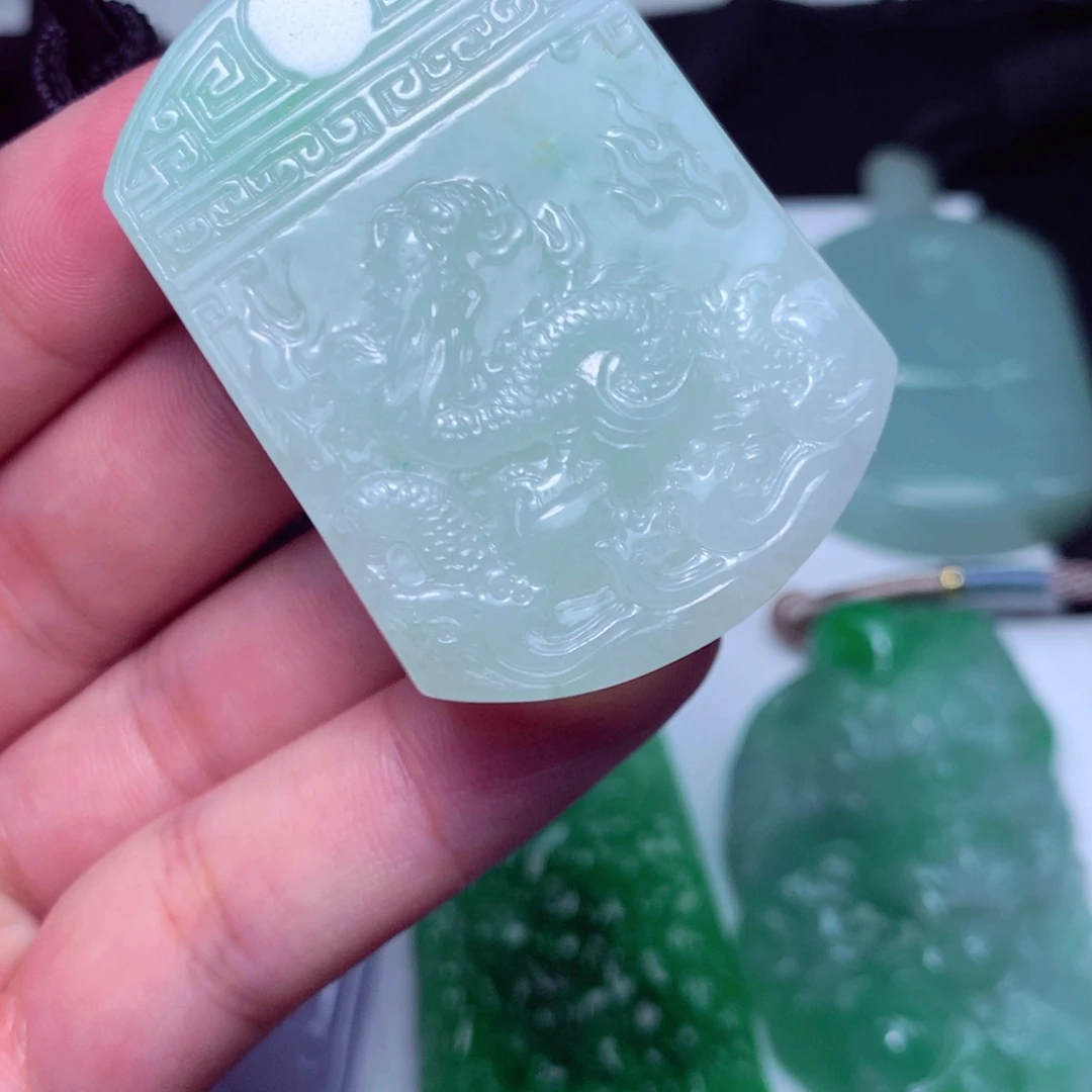 翡翠未镶嵌颈饰天然A货翡翠