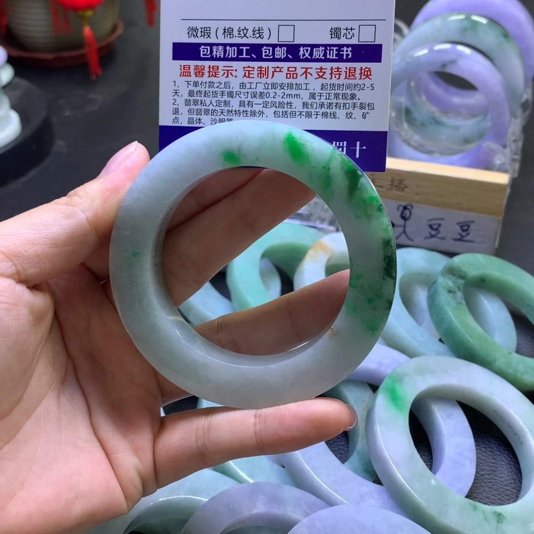 未镶嵌翡翠定制翡翠虫