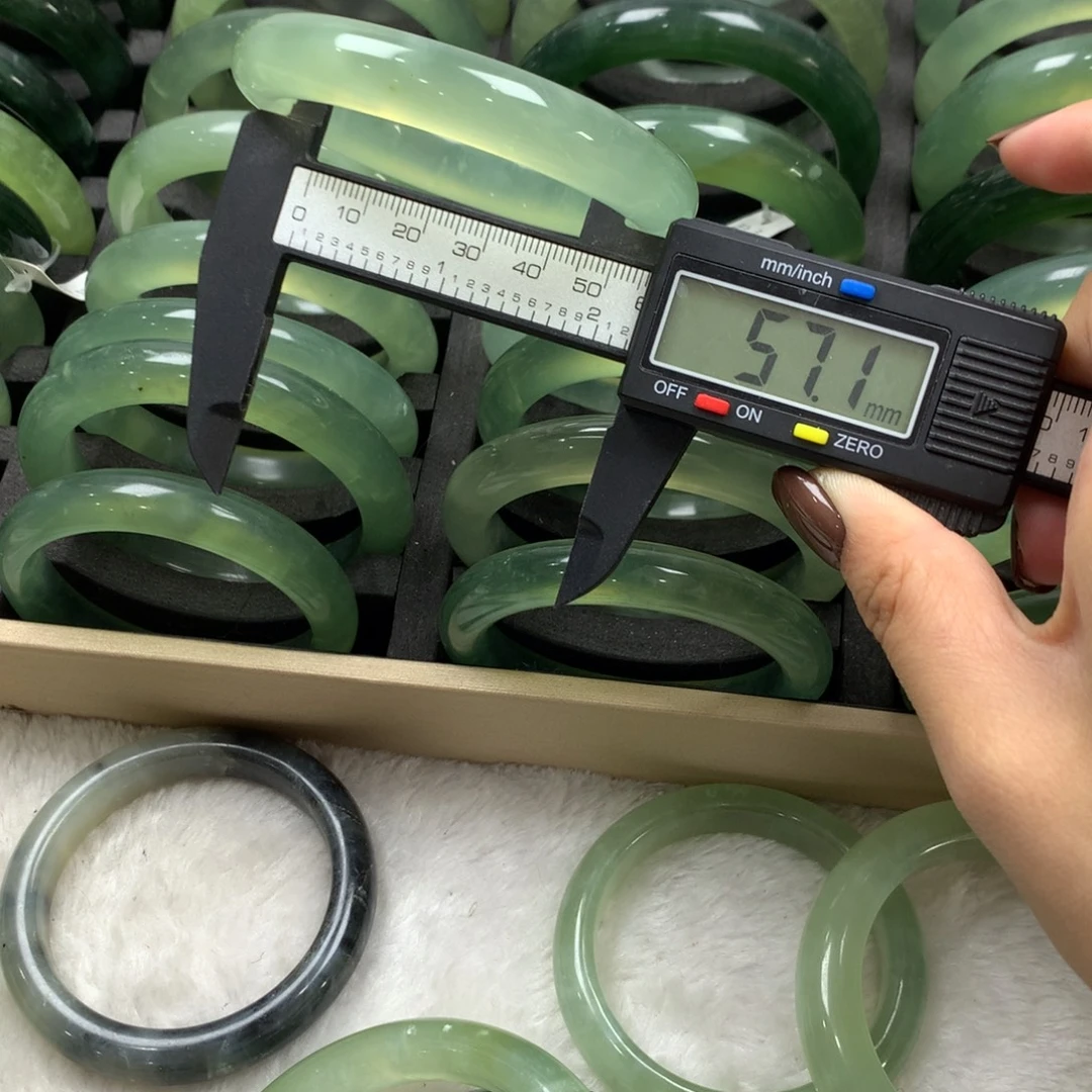 蛇纹石玉未镶嵌手镯157