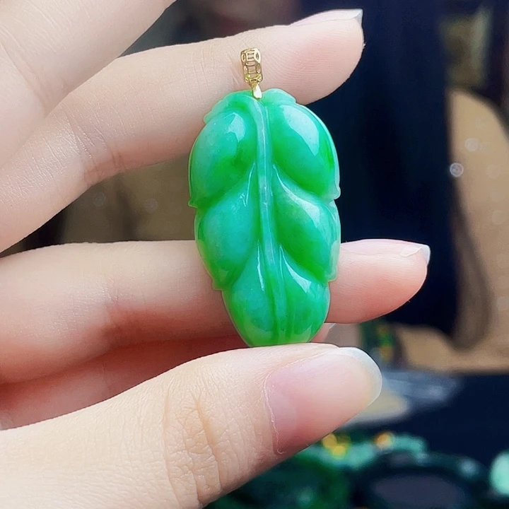 翡翠18K金镶嵌颈饰多样性
