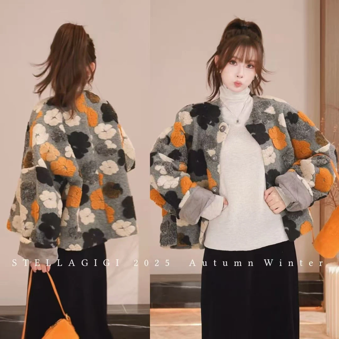 SG / 杨依姗 AW彩色立体花朵保暖圆领毛呢外套WT-20252219