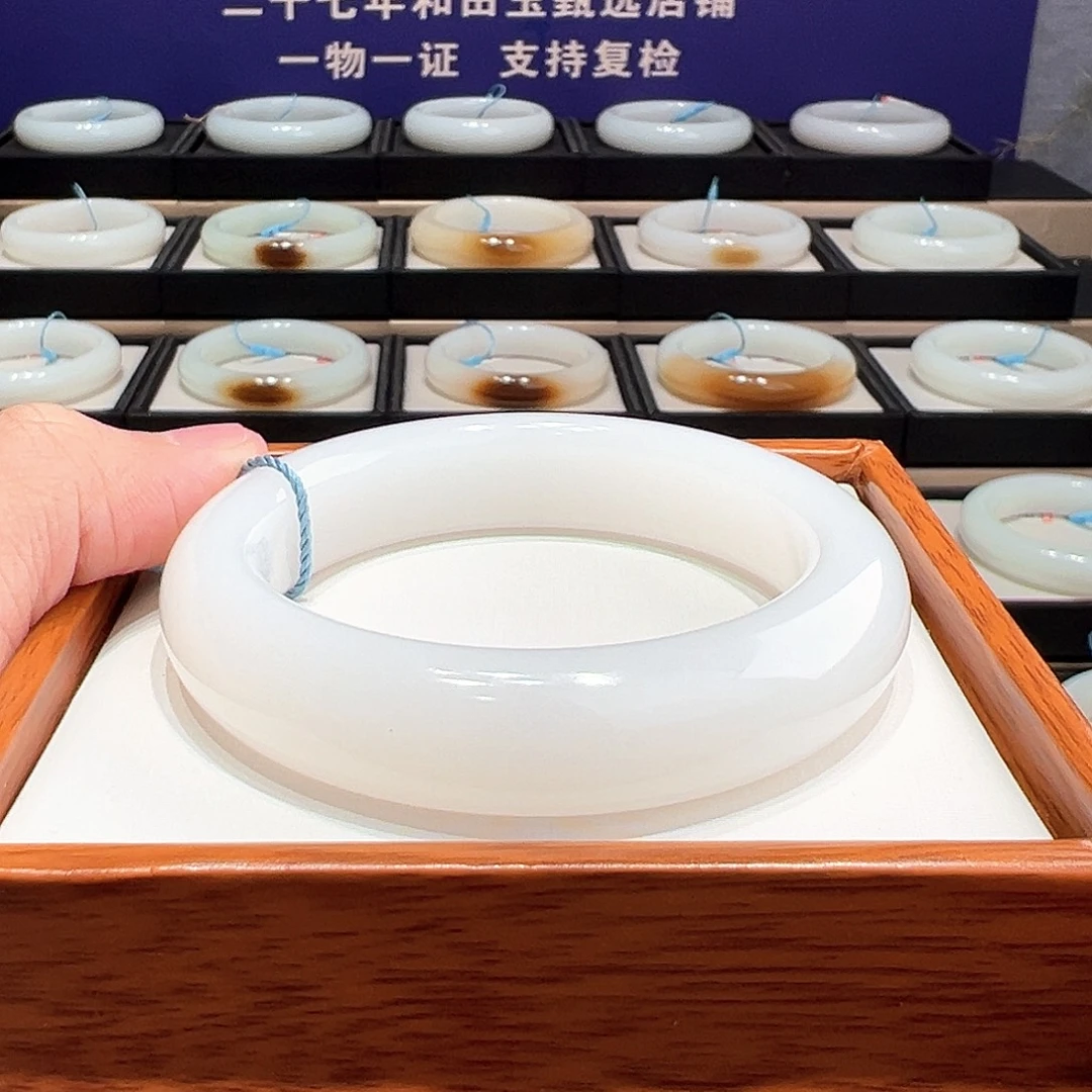 和田玉未镶嵌手镯