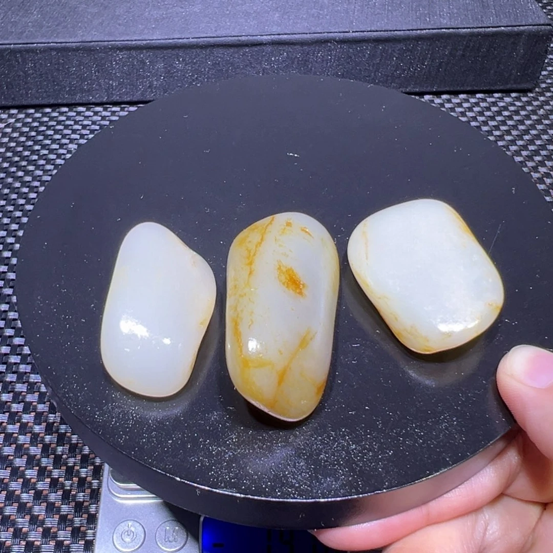 吊坠(不含链)未镶嵌和田玉（子料）75-46