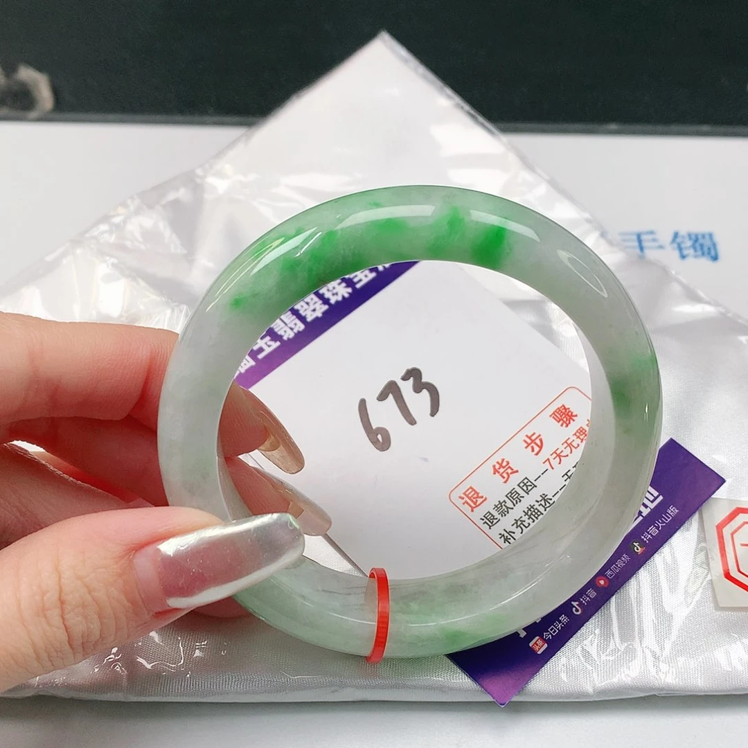 翡翠手镯未镶嵌翡翠手镯