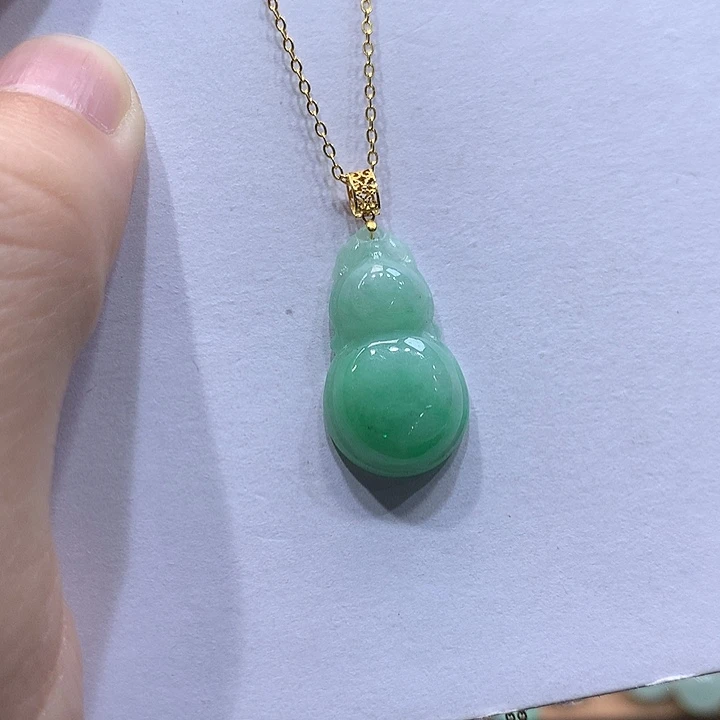 翡翠未镶嵌颈饰葫芦