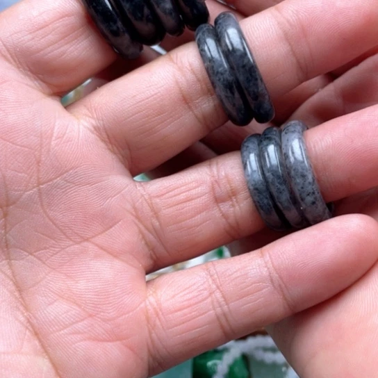 翡翠未镶嵌颈饰翡翠乌鸡戒圈