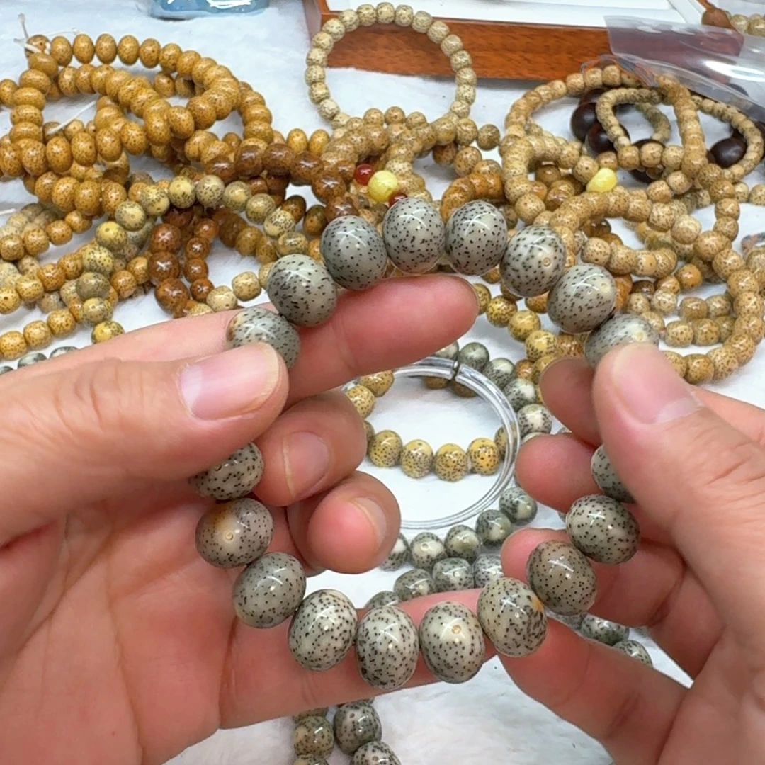 L***u手串星月菩提石玉料14