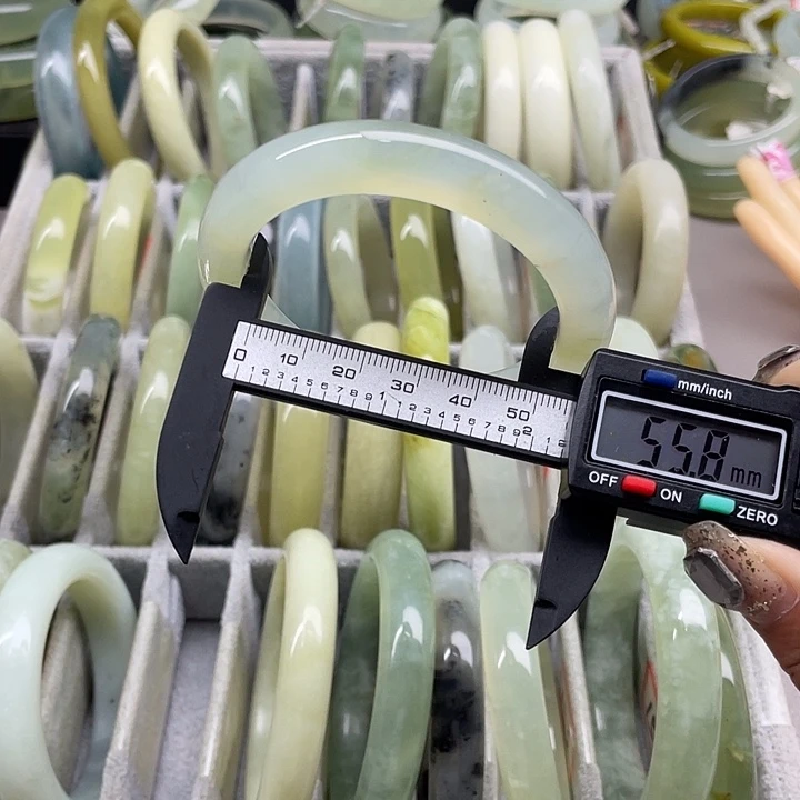 蛇纹石玉未镶嵌手镯157