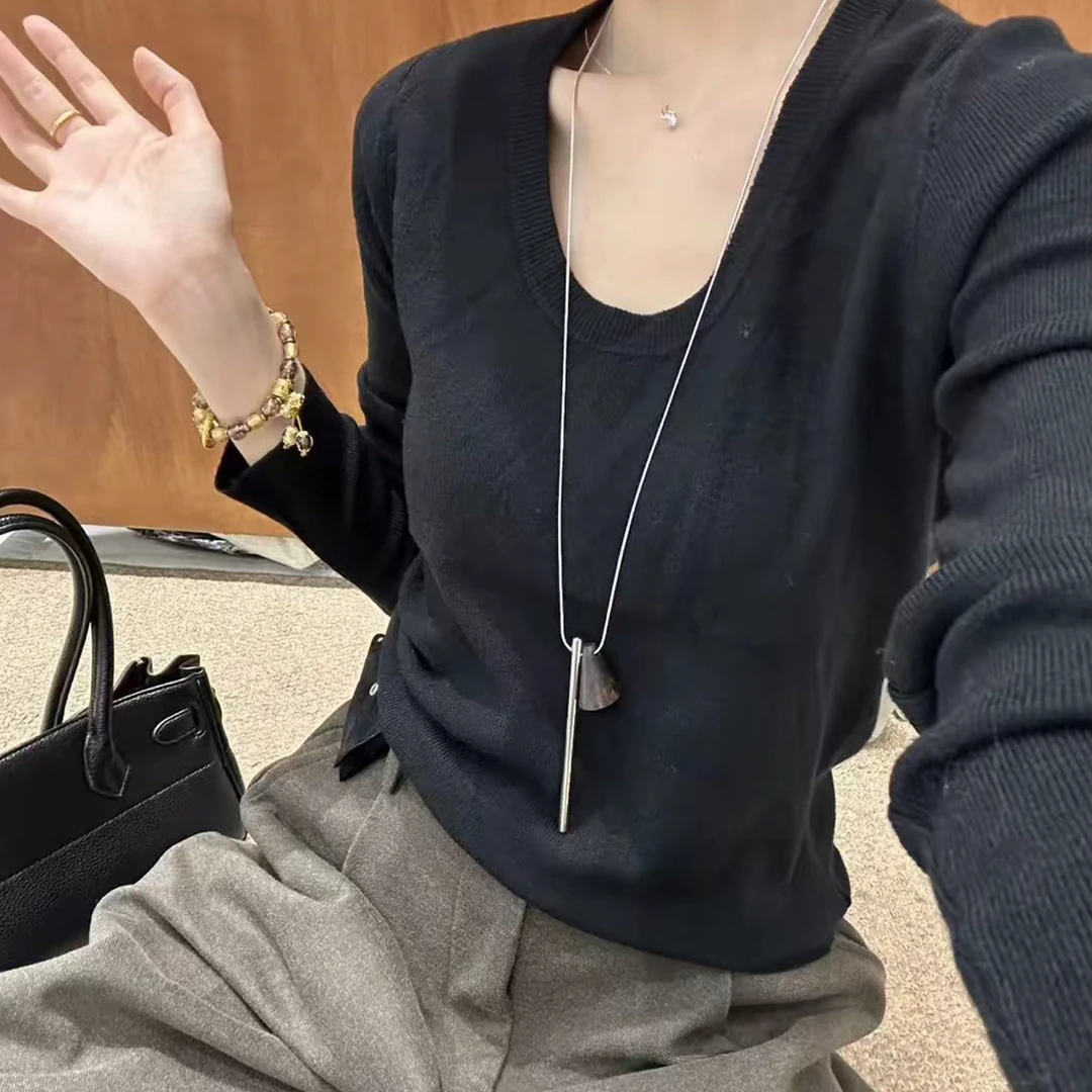 【KIKI 】秋季新款显瘦百搭高弹U领针织打底毛衣