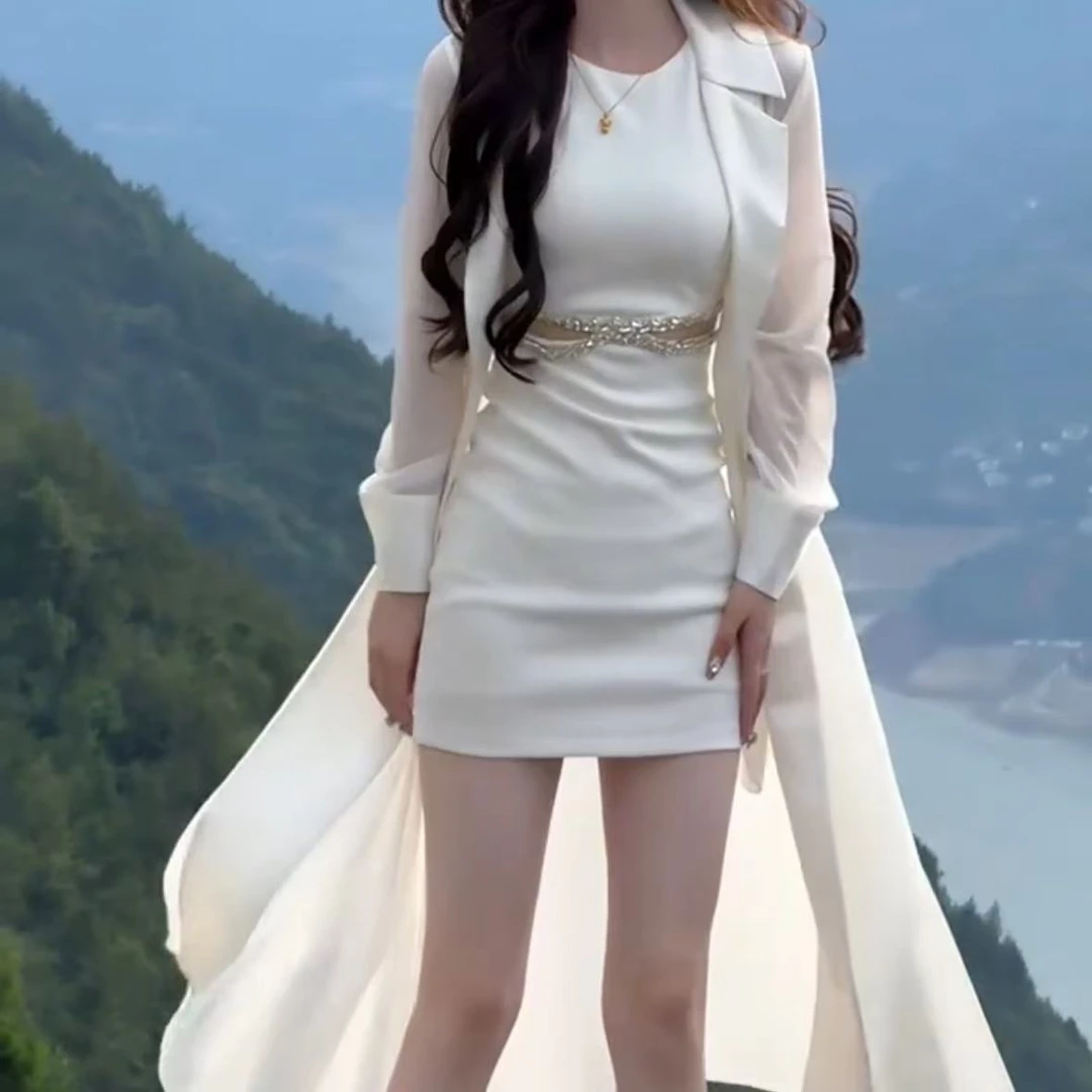 2025春季新款时尚显瘦气质女士网红洋气两件套百搭款D7350