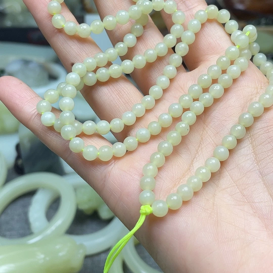 颈饰未镶嵌和田玉（糖玉）