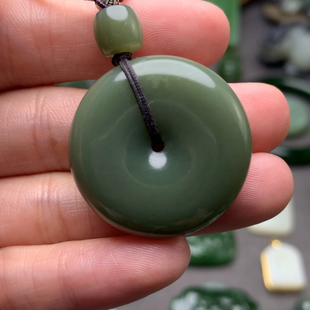 和田玉18K金镶嵌颈饰