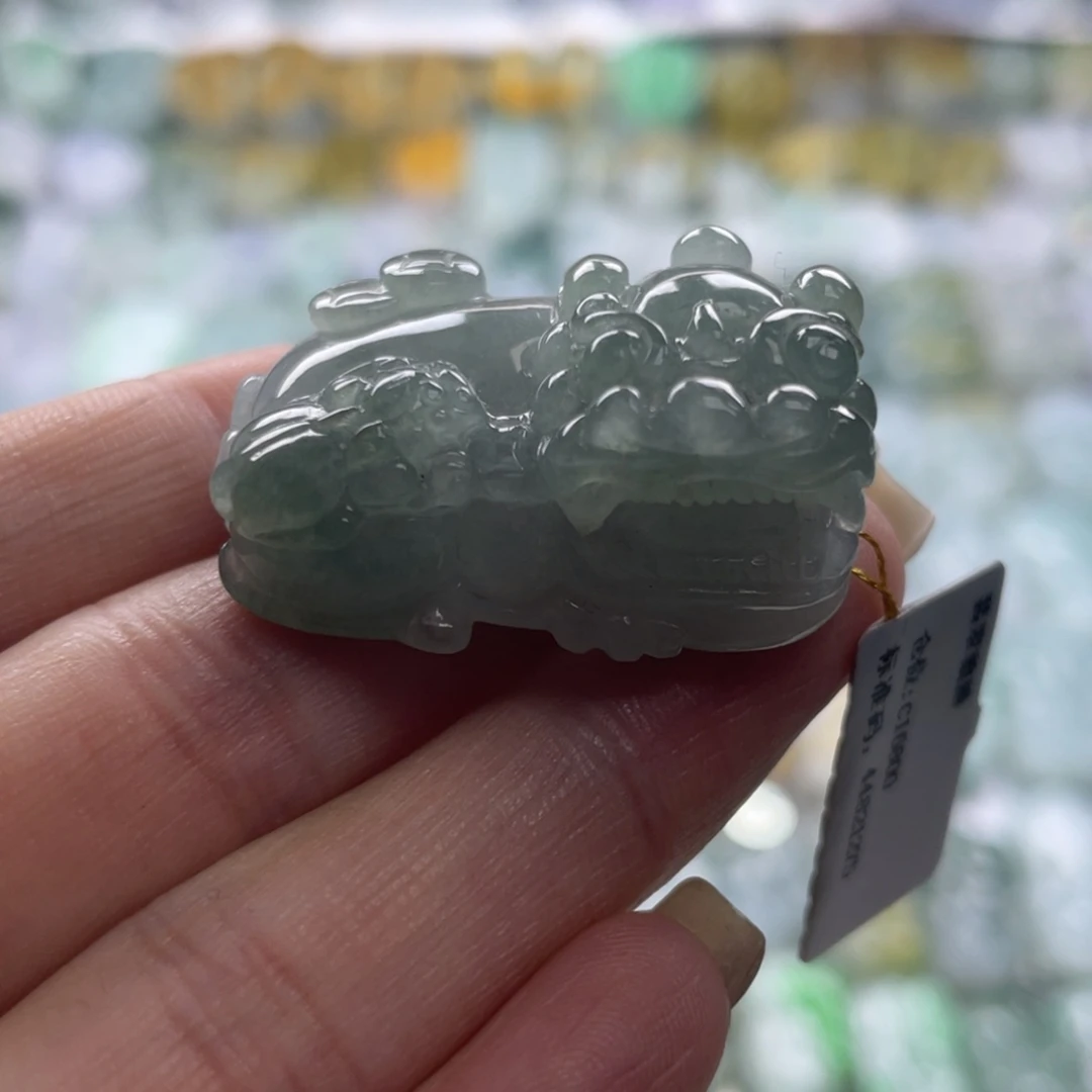 翡翠未镶嵌颈饰貔貅