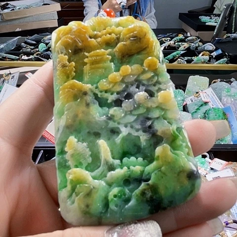 颈饰未镶嵌翡翠一个