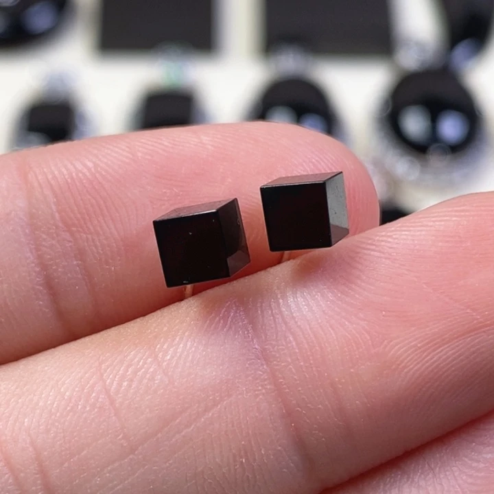 翡翠耳饰18K金镶嵌缅甸天然翡翠墨翠