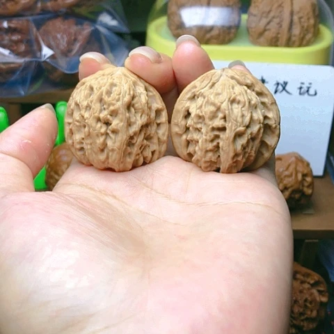 【闪购商品】文玩核桃吊坠白狮子