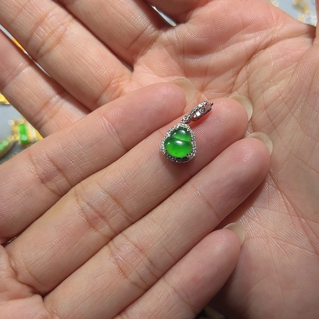 翡翠18K金镶嵌颈饰