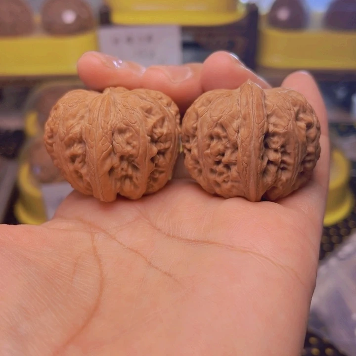 文玩核桃吊坠元宝