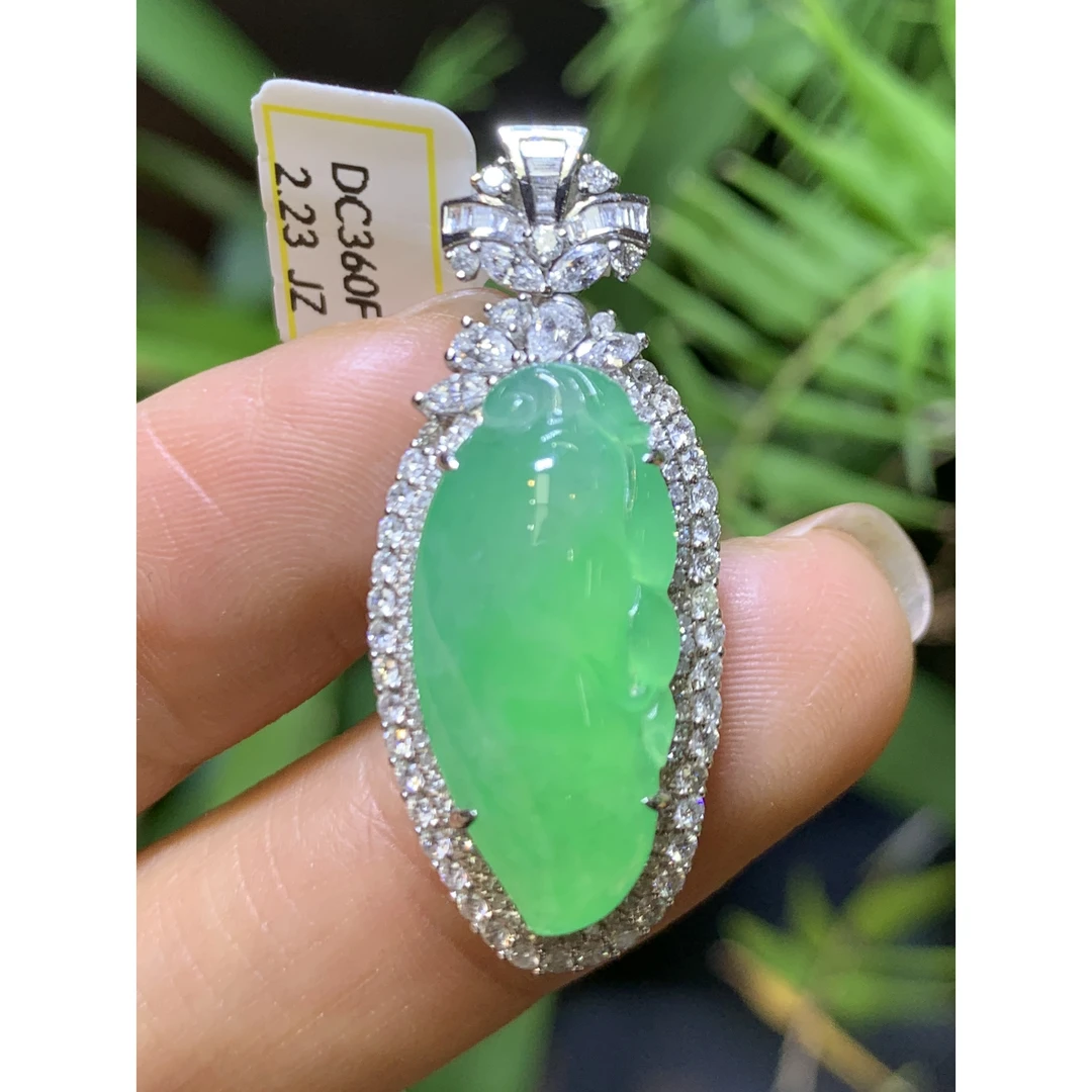 满绿瓜吊坠 天然翡翠A货裸石：22*10.5*6.7mm