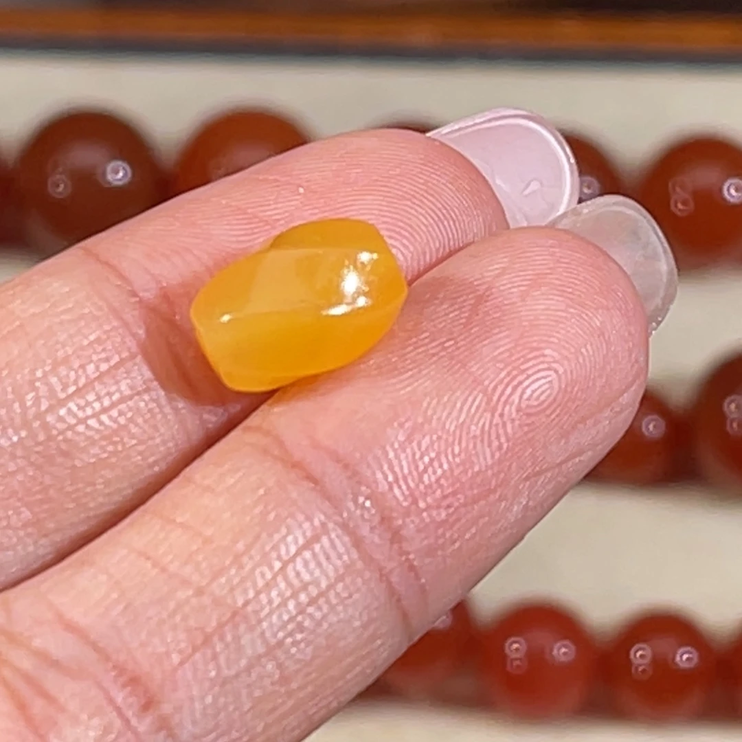 石英质玉（黄龙玉）未镶嵌缅黄异形珠