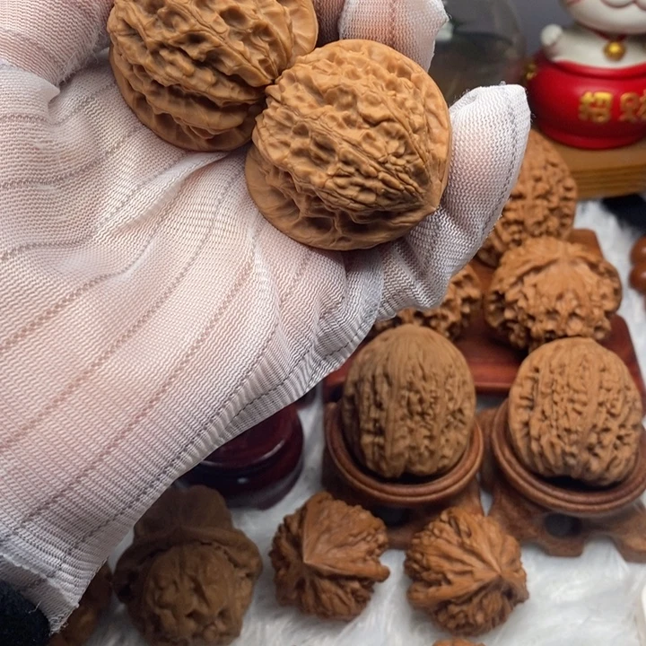 文玩核桃吊坠42尺寸金牛