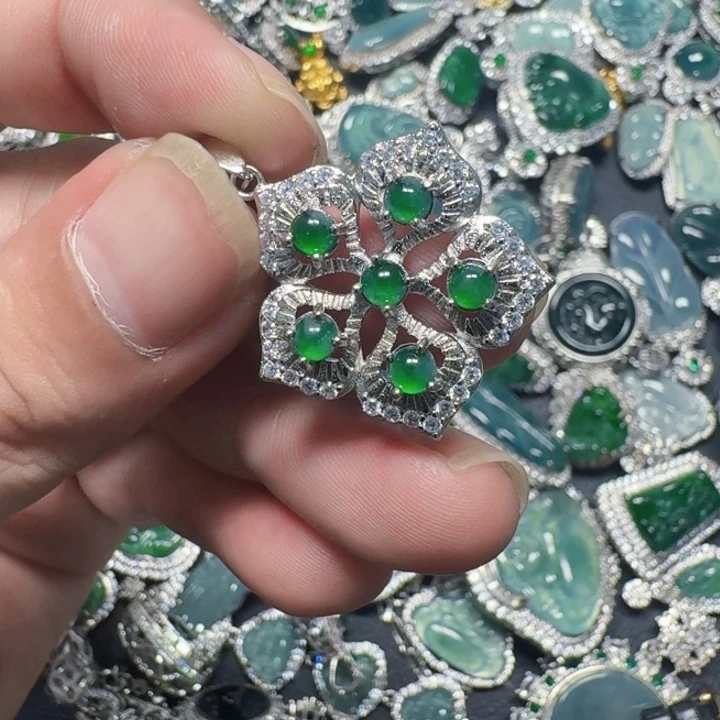 翡翠未镶嵌颈饰天然A货翡翠放漏