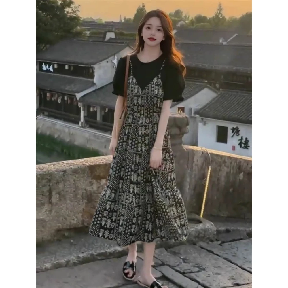 2025夏季新款短袖假两件碎花吊带裙女收腰显瘦高级感中长款连衣裙