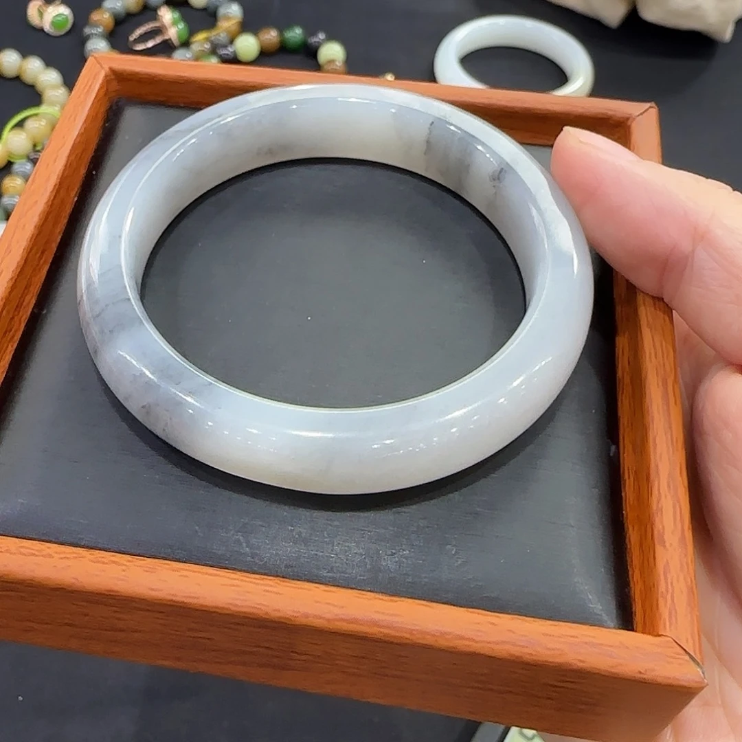 和田玉手镯未镶嵌晓**…